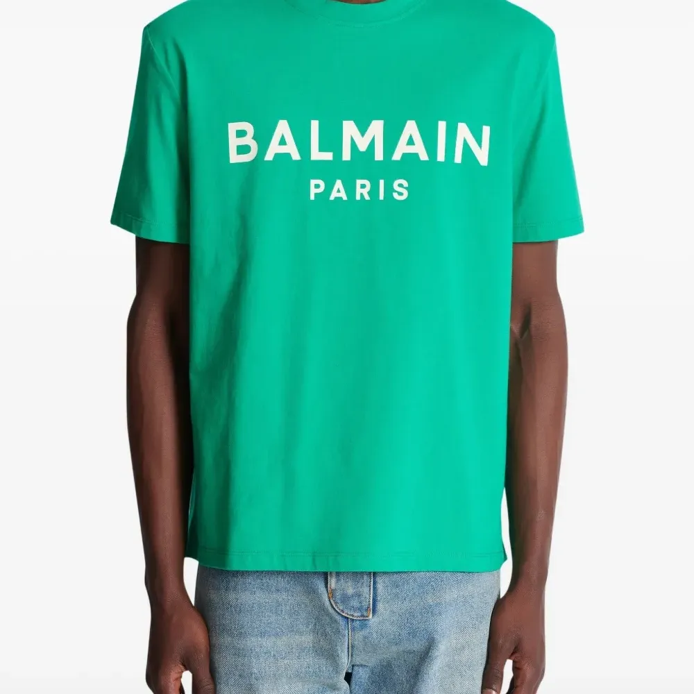 Футболка с логотипом