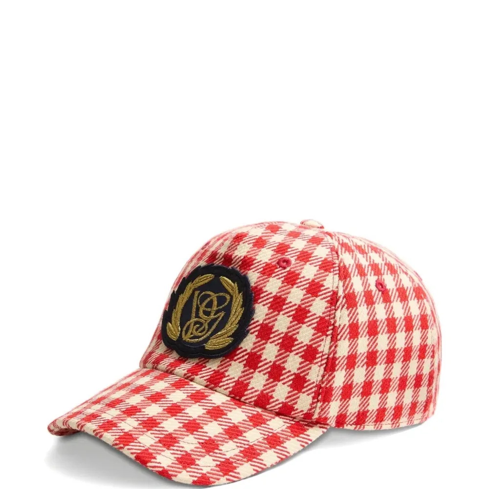 Бейсболка с нашивкой