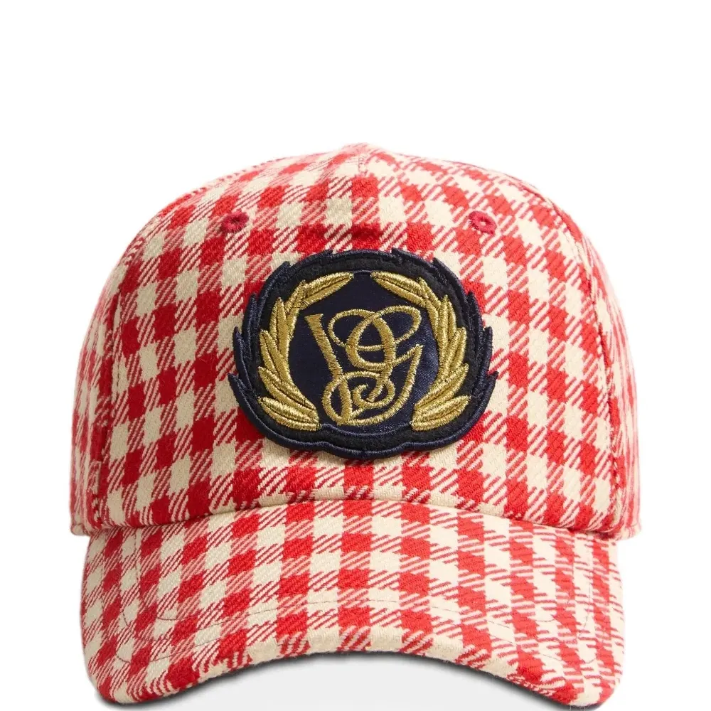 Бейсболка с нашивкой