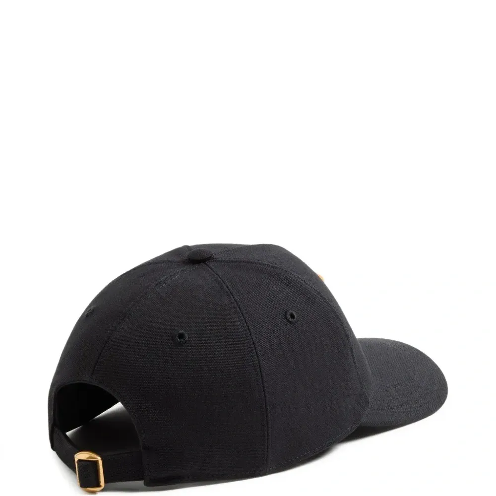 бейсболка с вышивкой