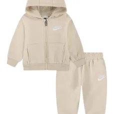 Спортивный костюм с вышитым логотипом Спортивный костюм с вышитым логотипом