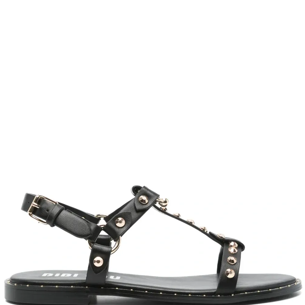 Сандалии на резиновой подошве Сандалии на резиновой подошве