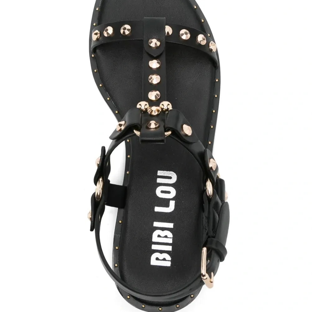 Сандалии на резиновой подошве Сандалии на резиновой подошве