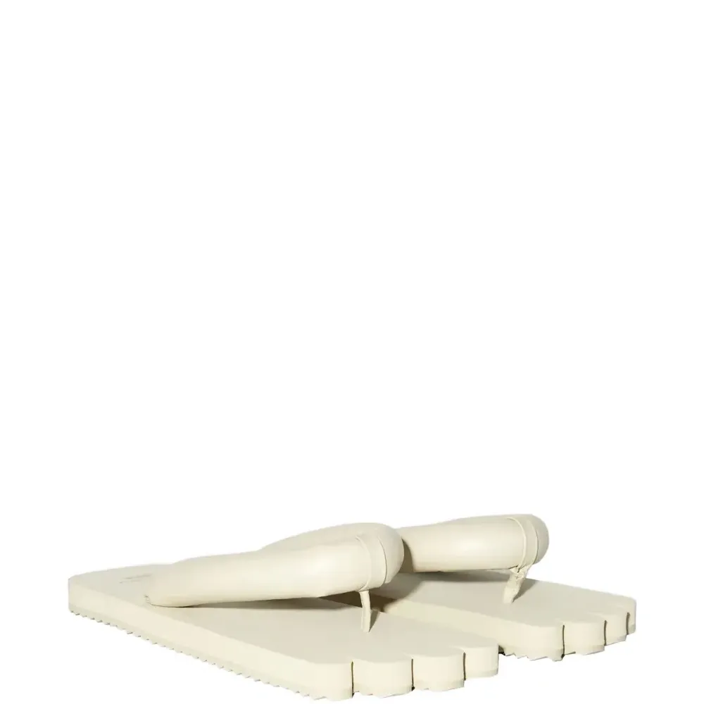 Шлепанцы из коллаборации с Yume Yume