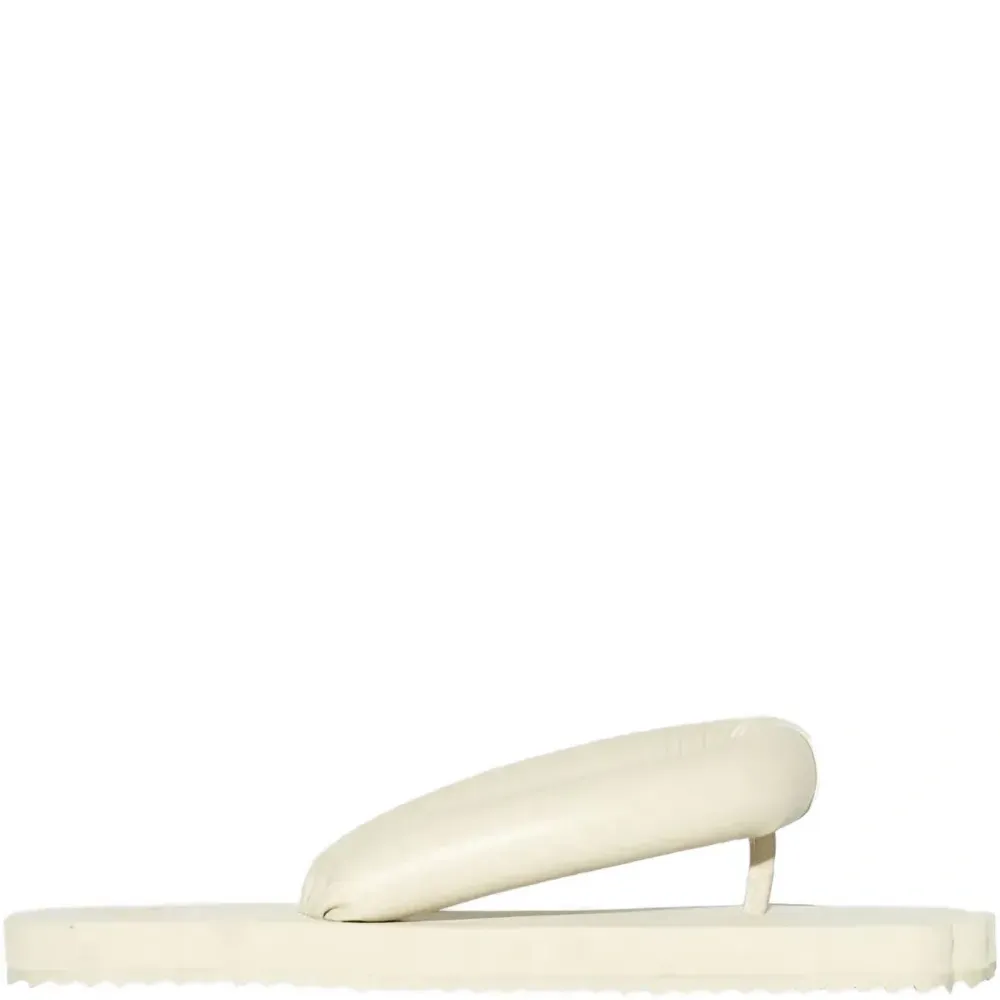 Шлепанцы из коллаборации с Yume Yume