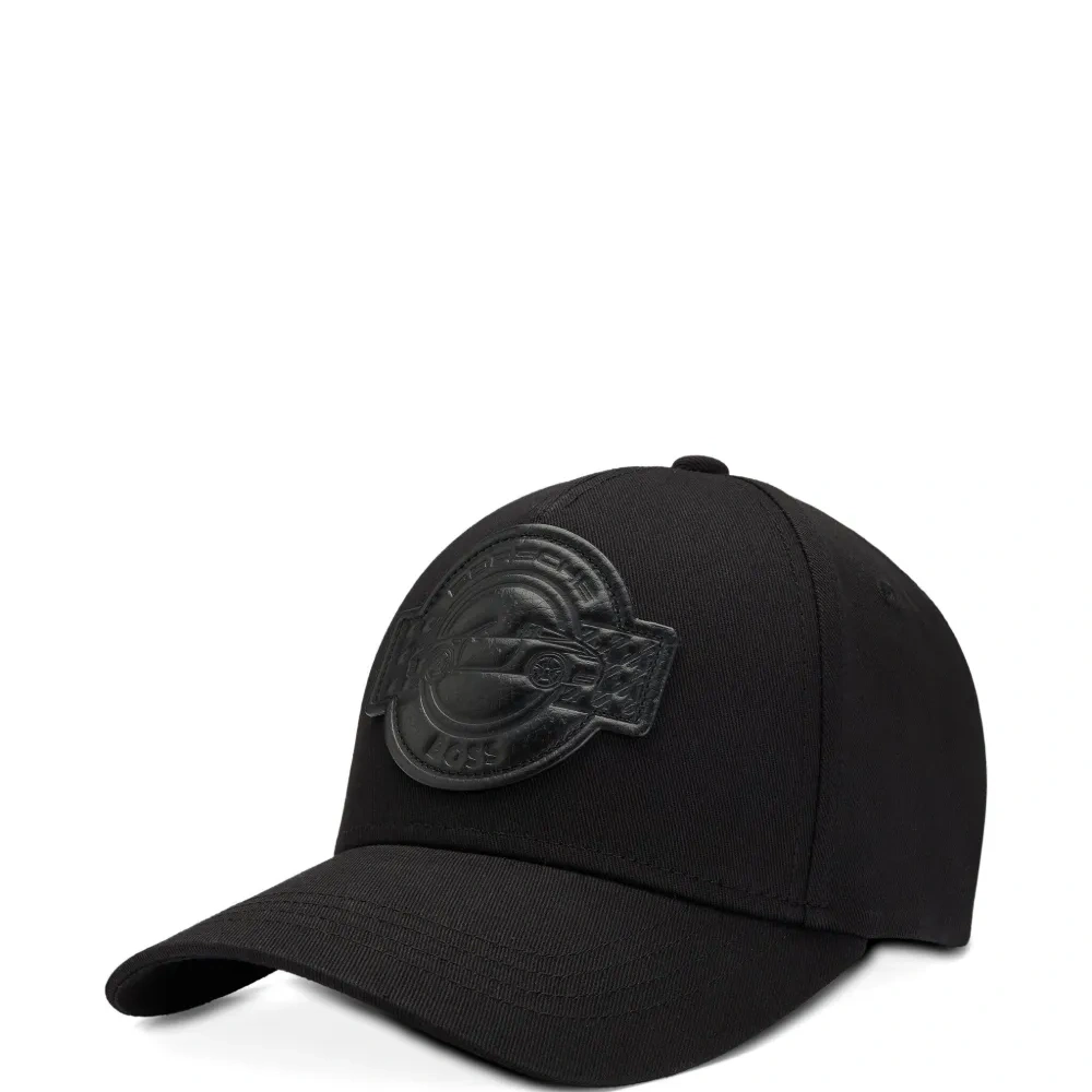 Кепка с нашивкой-логотипом