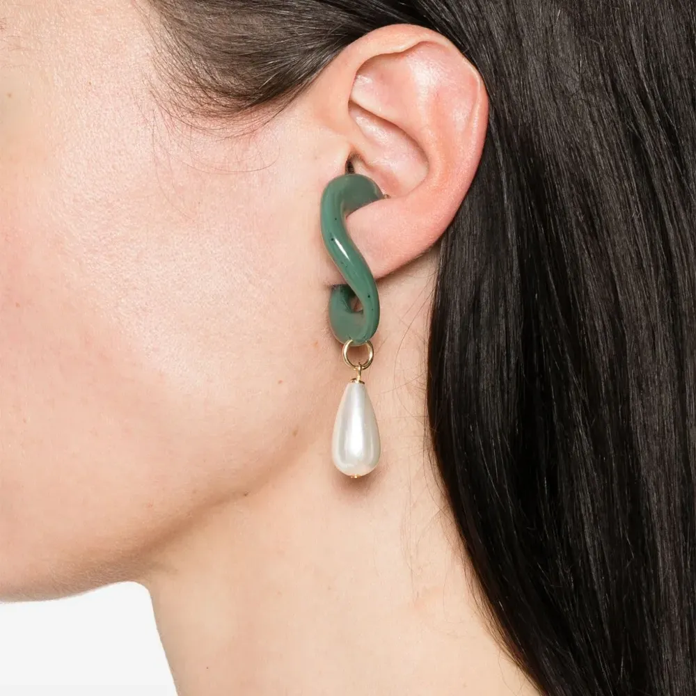 Серьга-кафф среднего размера