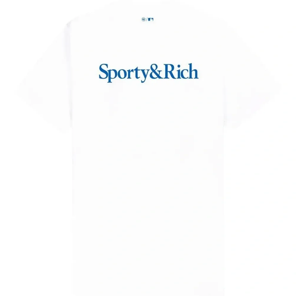 Футболка с логотипом