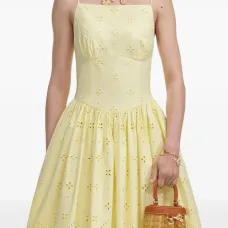 платье с пуговицами