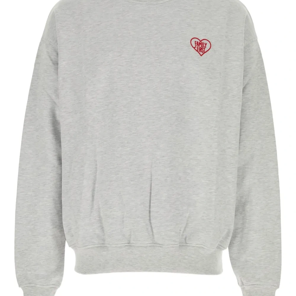 Толстовка с вышивкой