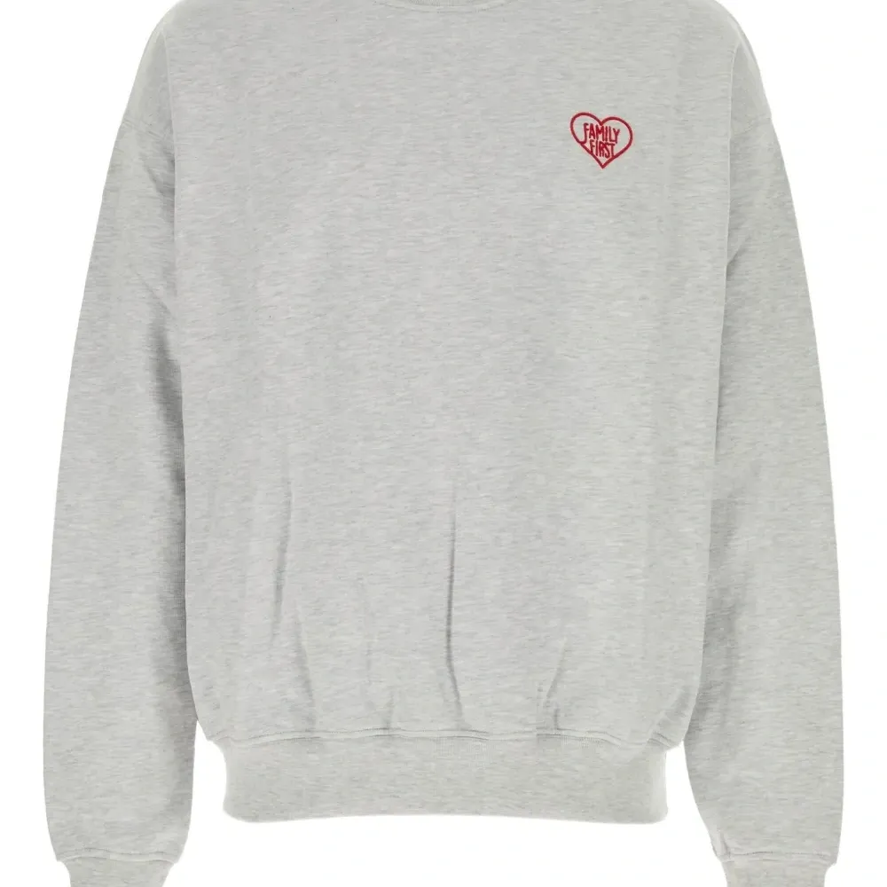 Толстовка с вышивкой