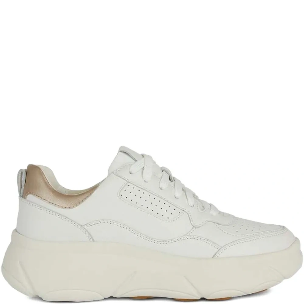 кроссовки на массивной подошве