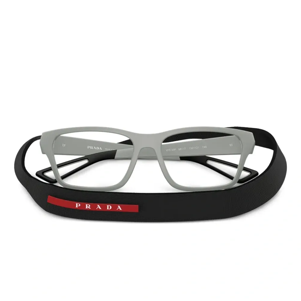 Очки в прямоугольной оправе