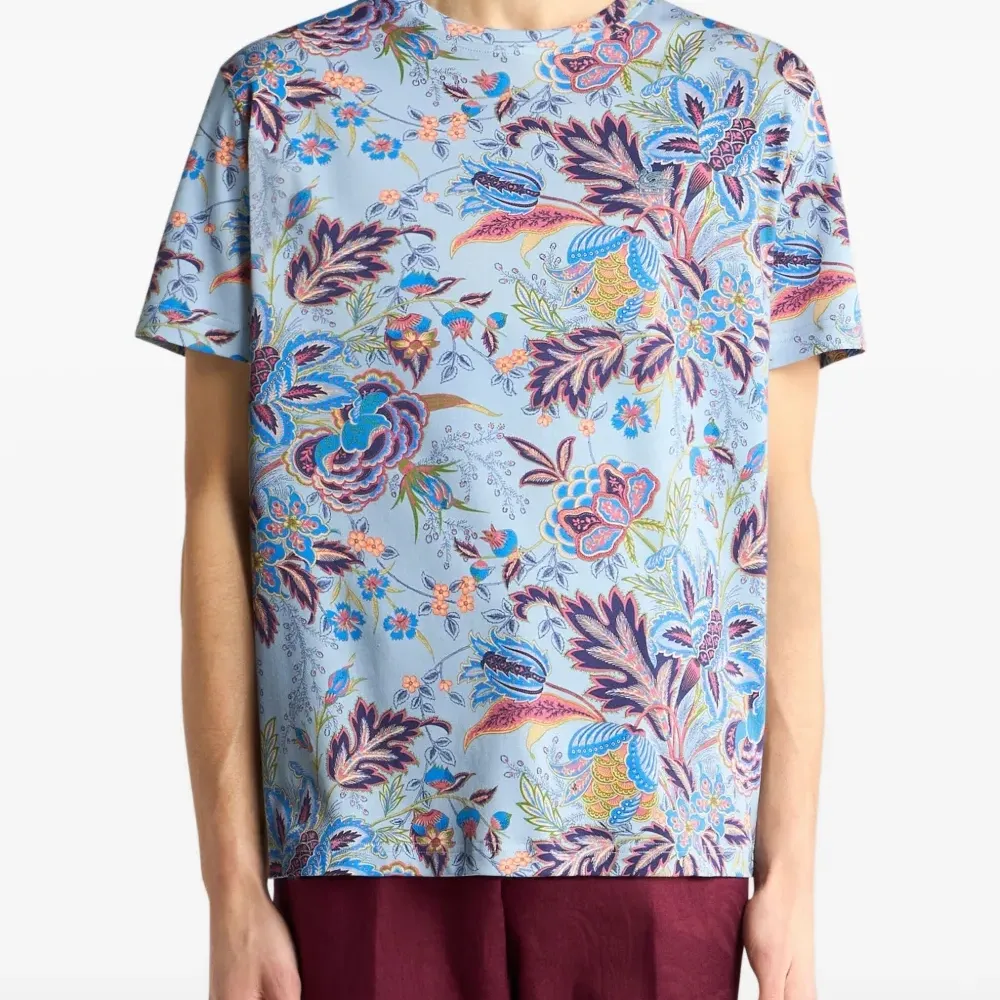 Футболка с цветочным принтом