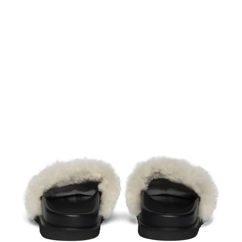 Сандалии с вышивкой