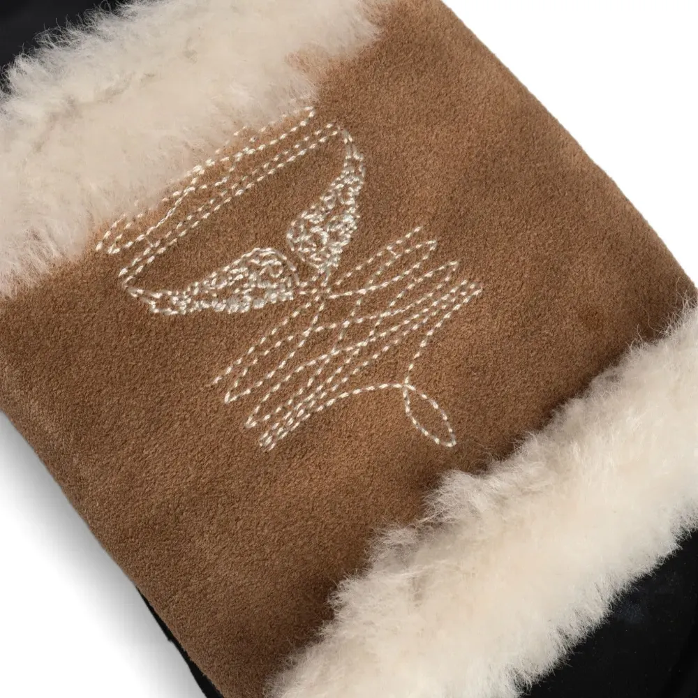 Сандалии с вышивкой