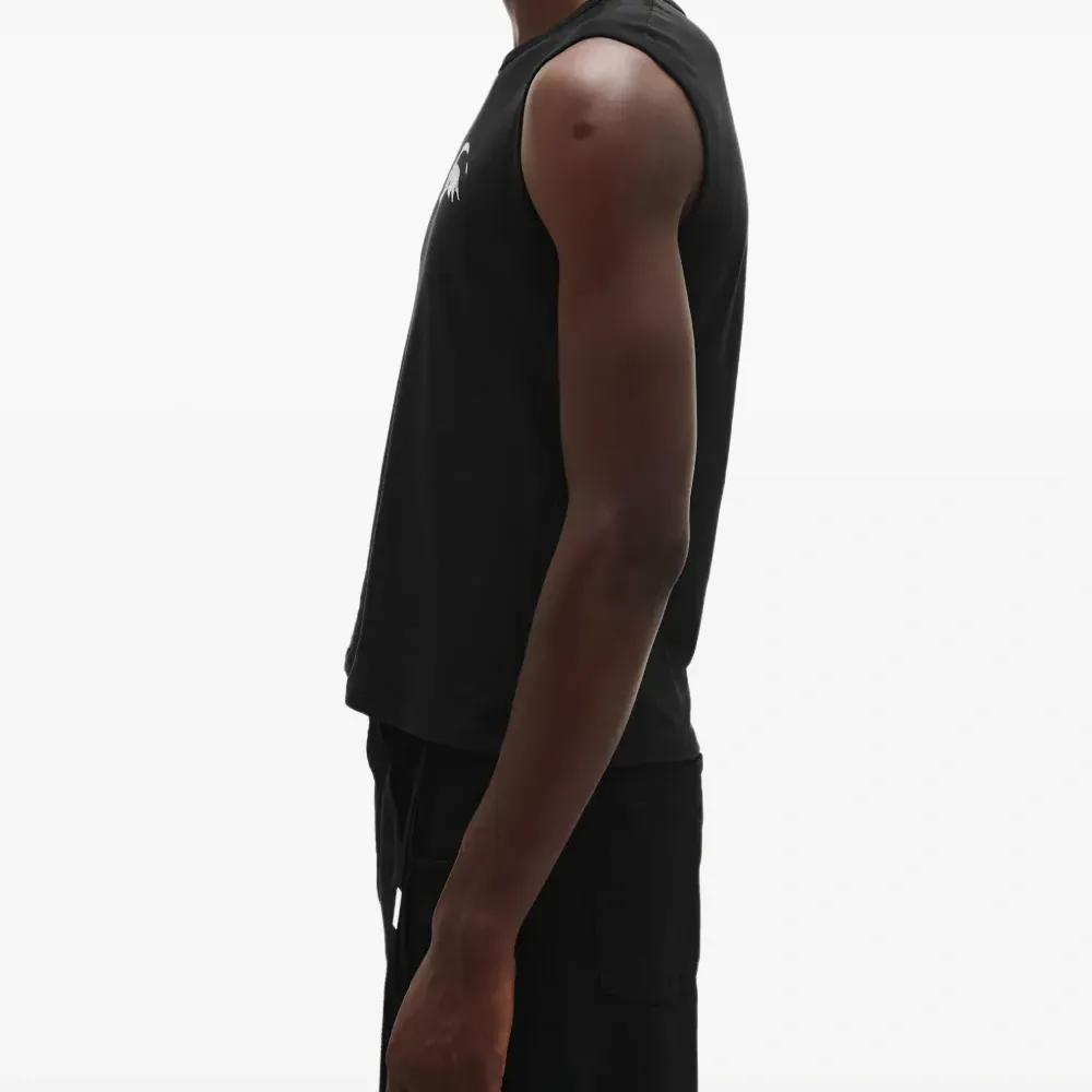 Топ с графичным принтом