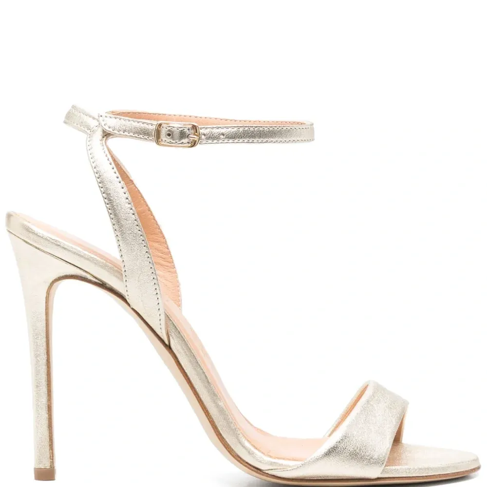 Босоножки на каблуке