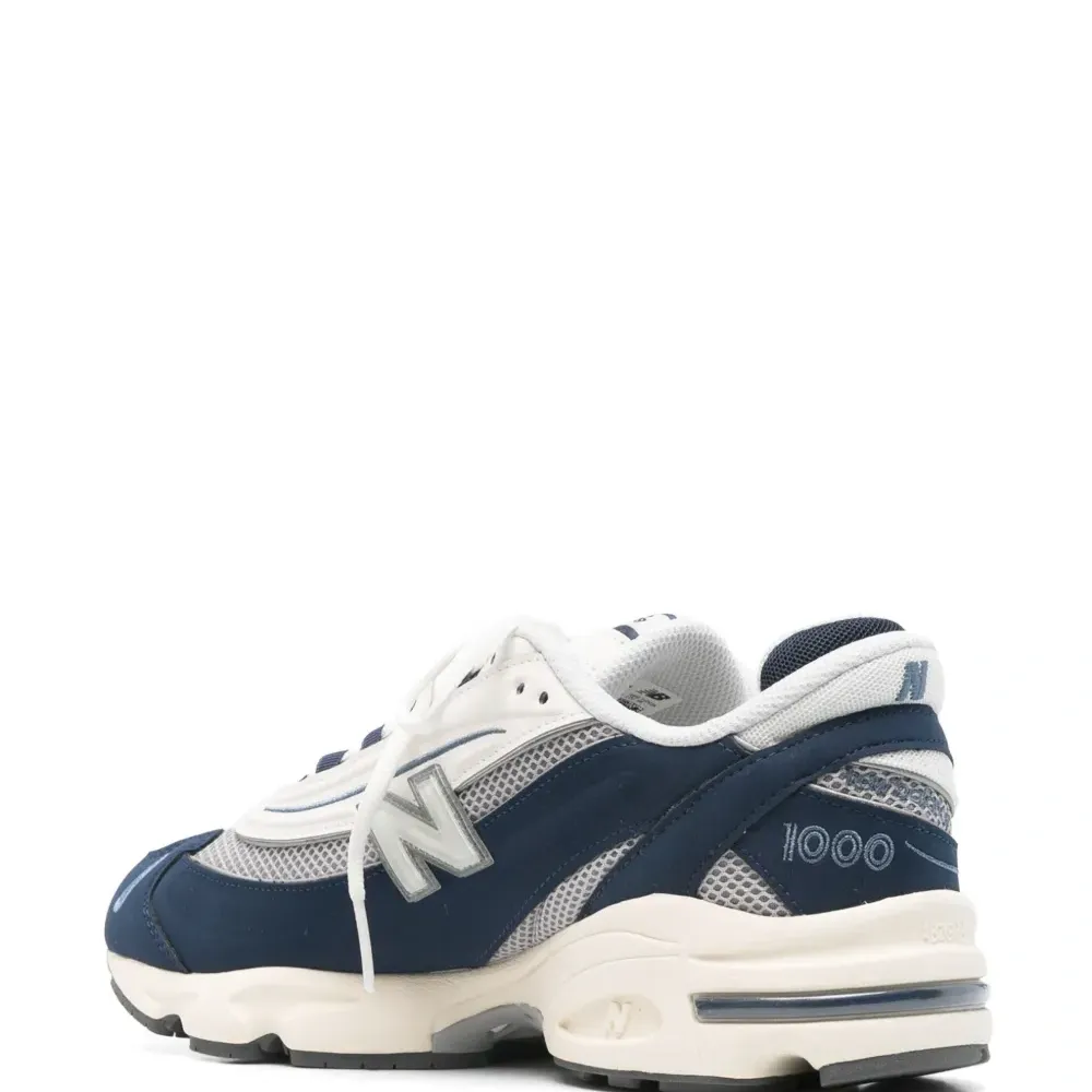 Кроссовки 1000