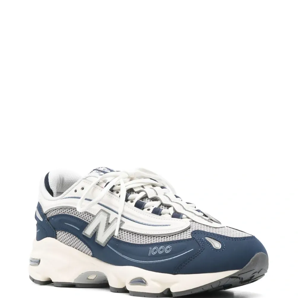 Кроссовки 1000