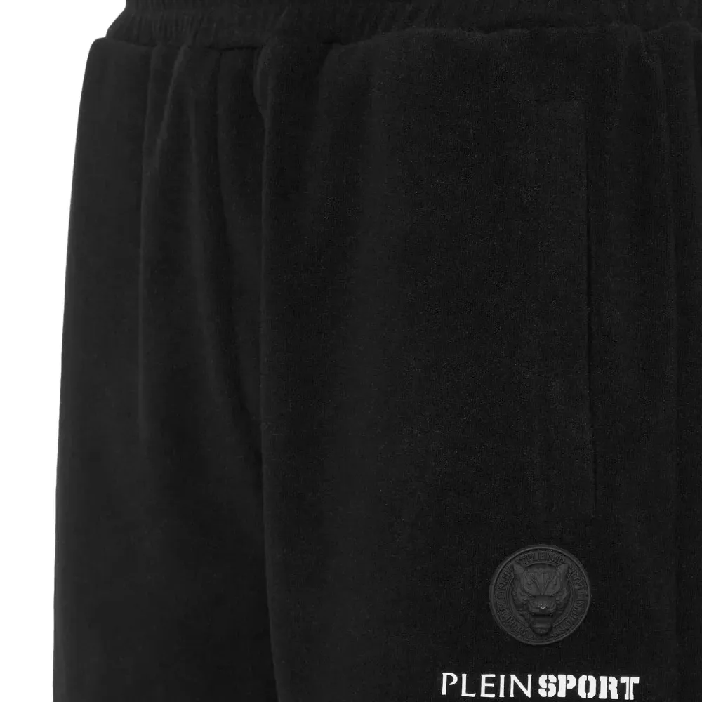 Спортивные шорты