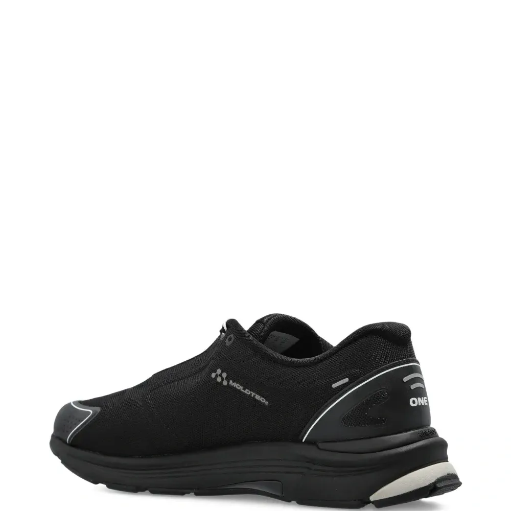 кроссовки с логотипом