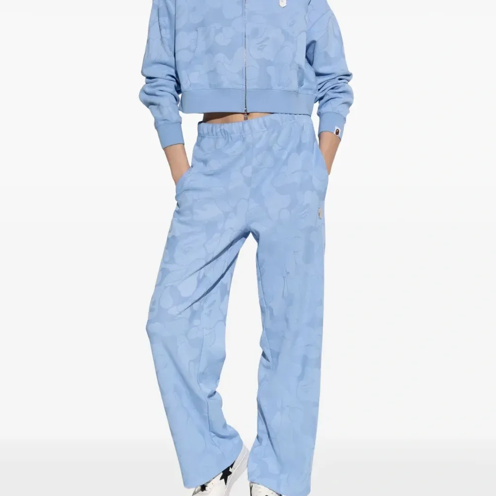 Кожаные кроссовки