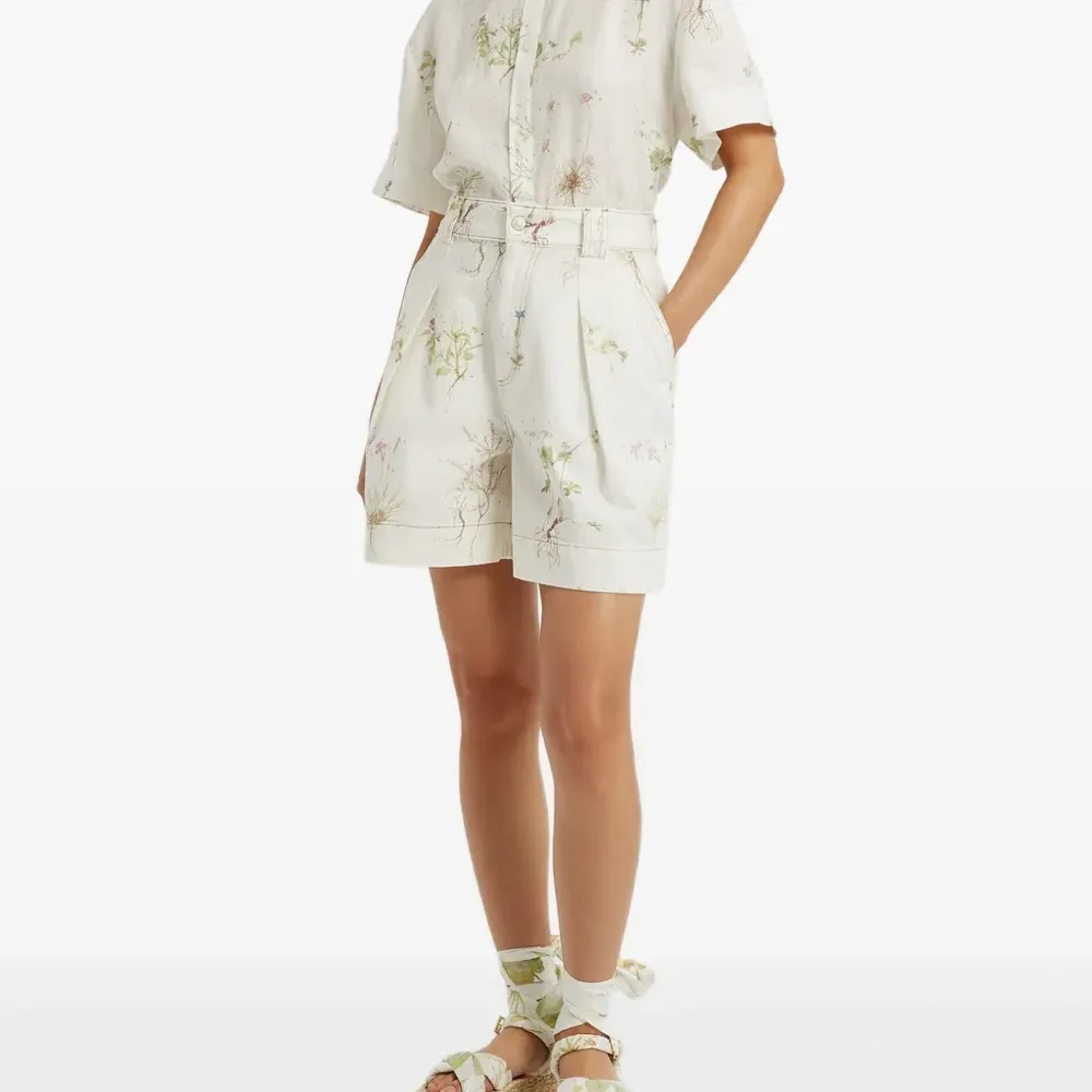 Джинсовые шорты с цветочным принтом