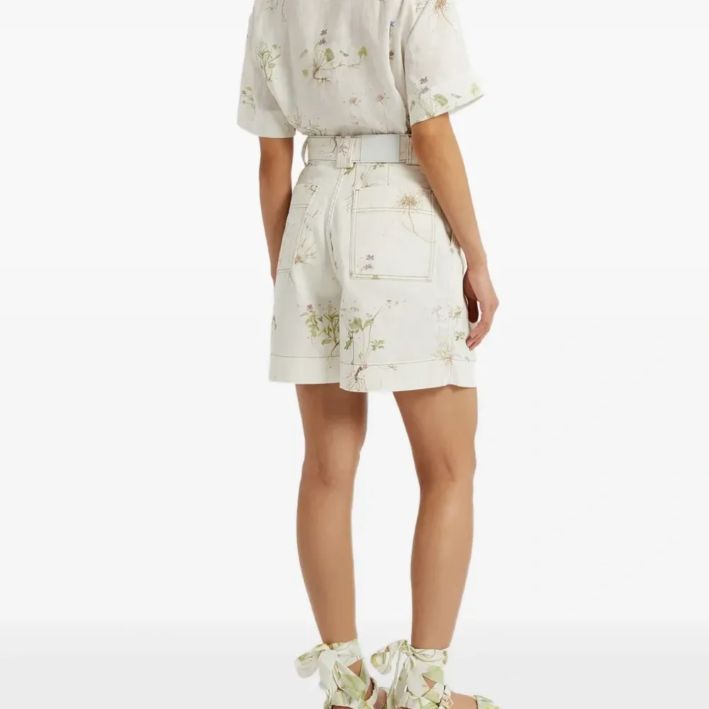 Джинсовые шорты с цветочным принтом