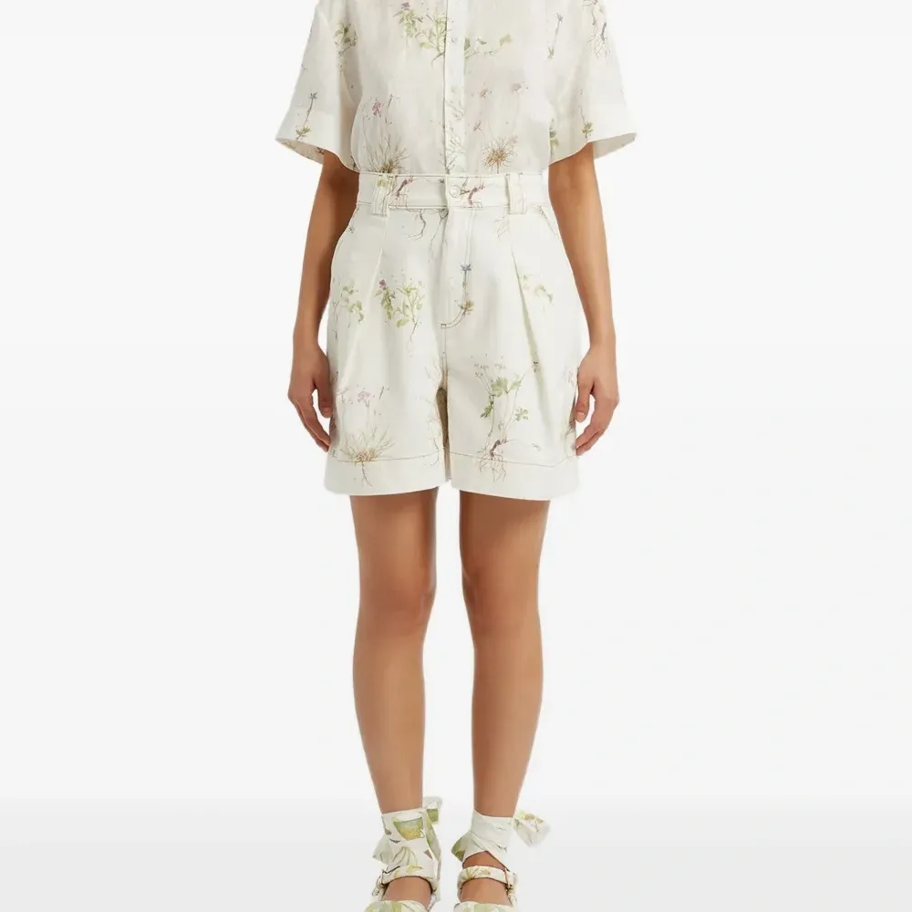 Джинсовые шорты с цветочным принтом