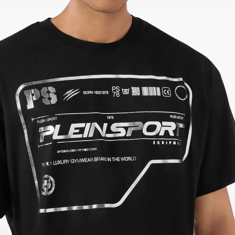 Футболка с логотипом