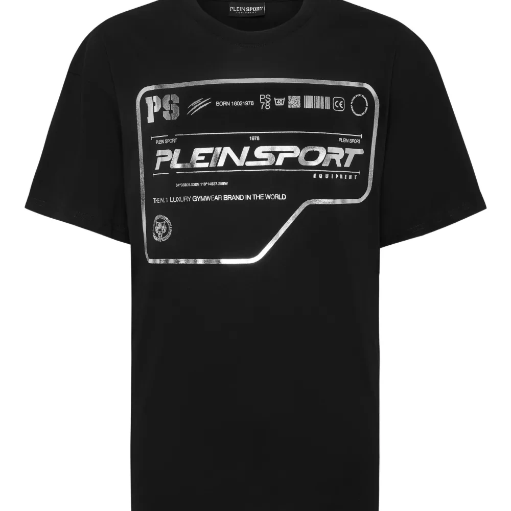 Футболка с логотипом