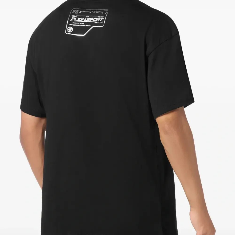 Футболка с логотипом