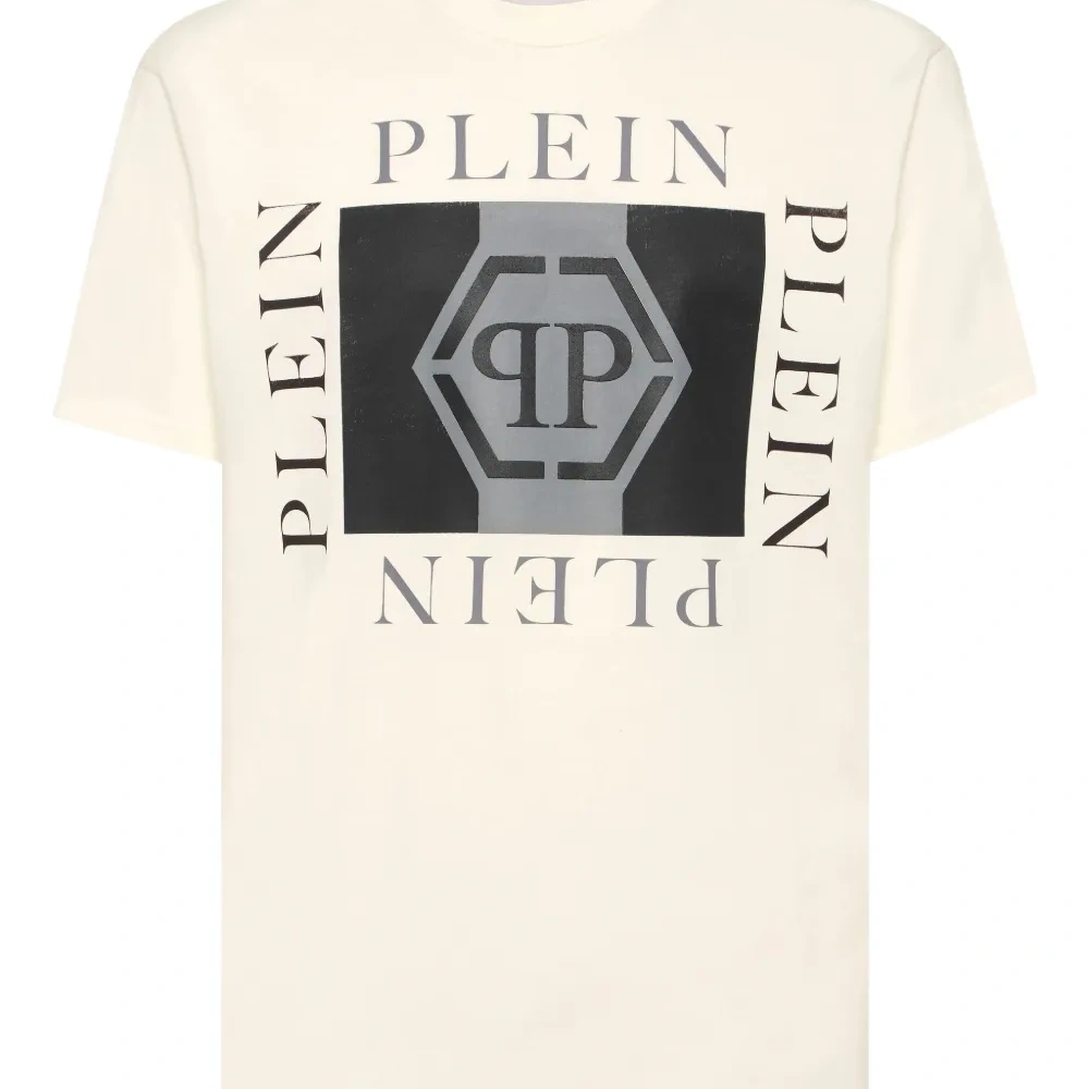 футболка с логотипом