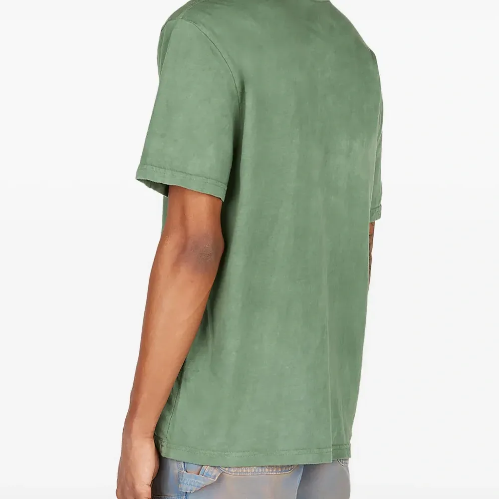 футболка с круглым вырезом