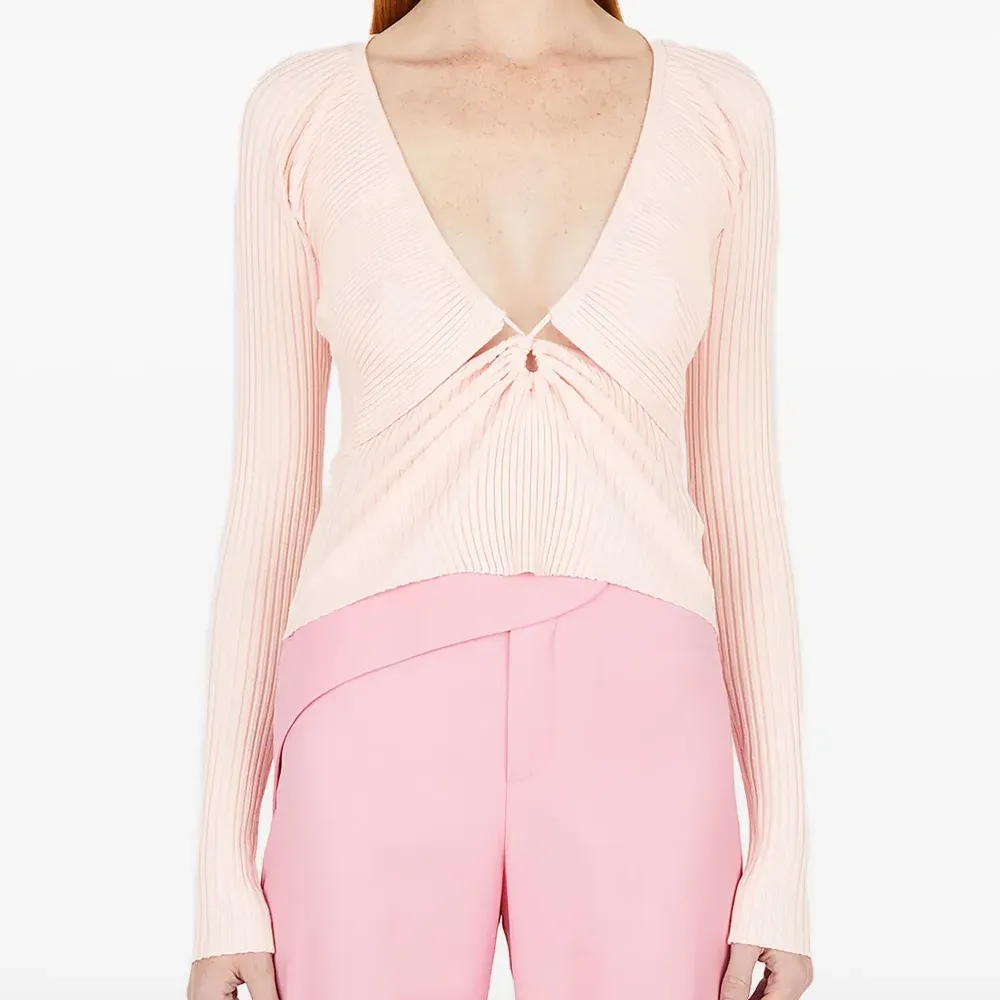 Футболка с V-образным вырезом и сборками Футболка с V-образным вырезом и сборками