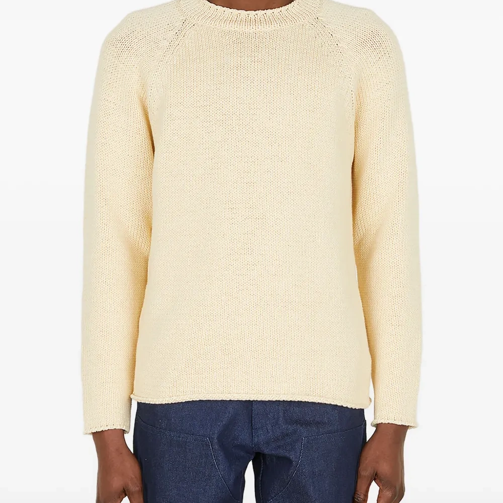 Свитер с вышивкой