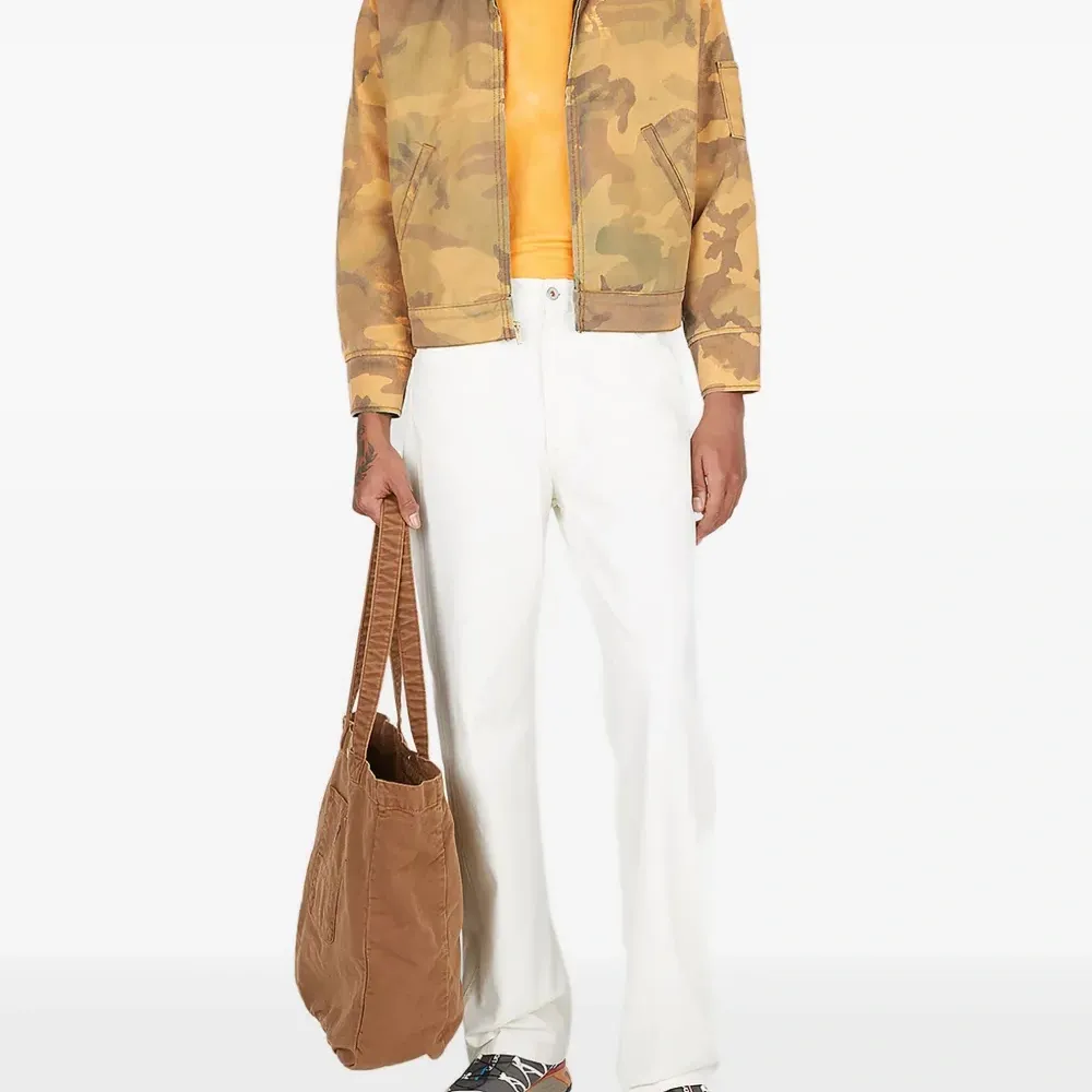 футболка с круглым вырезом