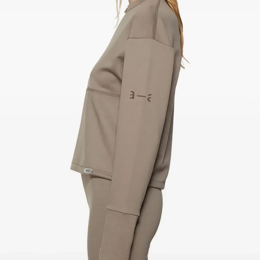 Футболка с воротником на молнии Футболка с воротником на молнии