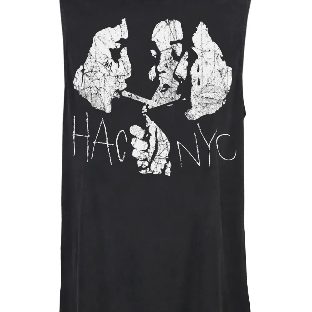 топ с графичным принтом