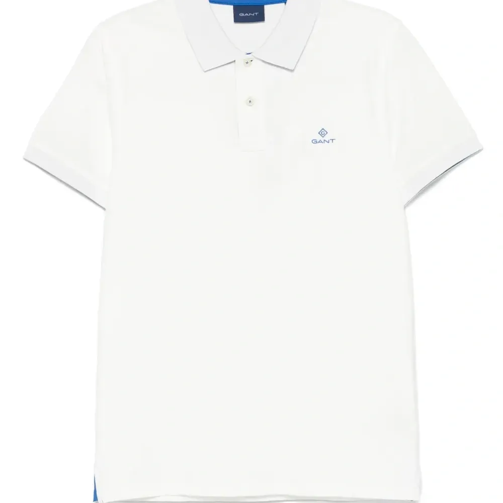 Рубашка поло с вышитым логотипом