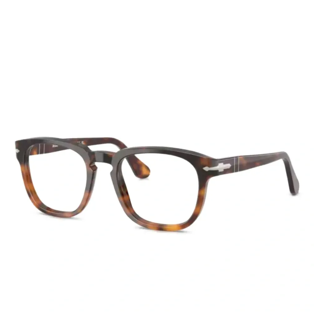 Очки в квадратной оправе