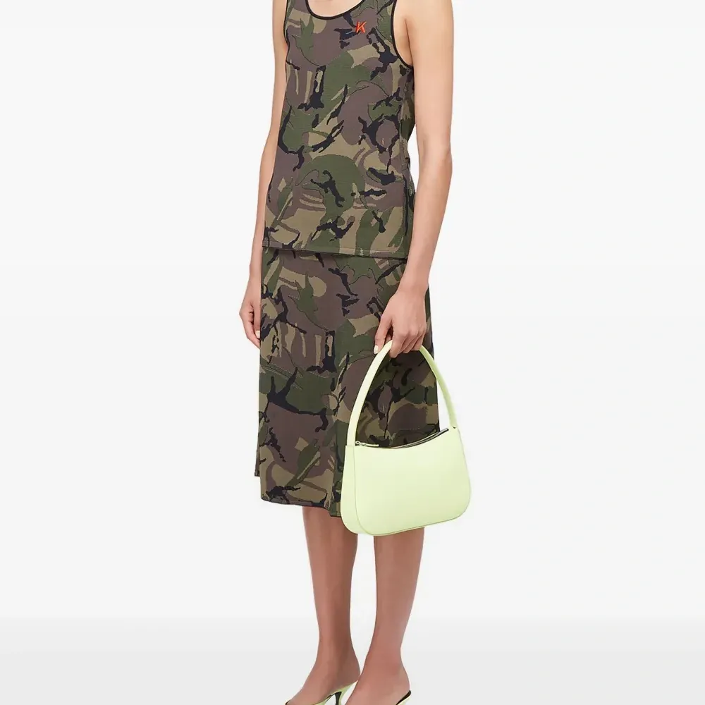 Камуфляжный топ с U-образным вырезом