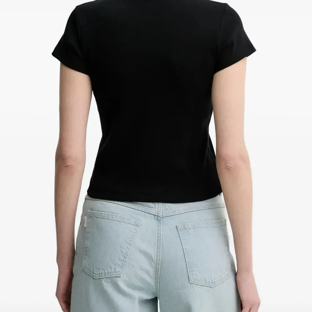 Футболка с круглым вырезом