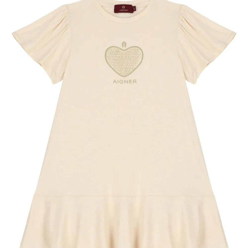 Платье с короткими рукавами