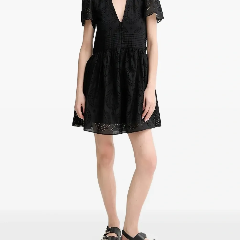 Платье мини с объемными рукавами и вышивкой