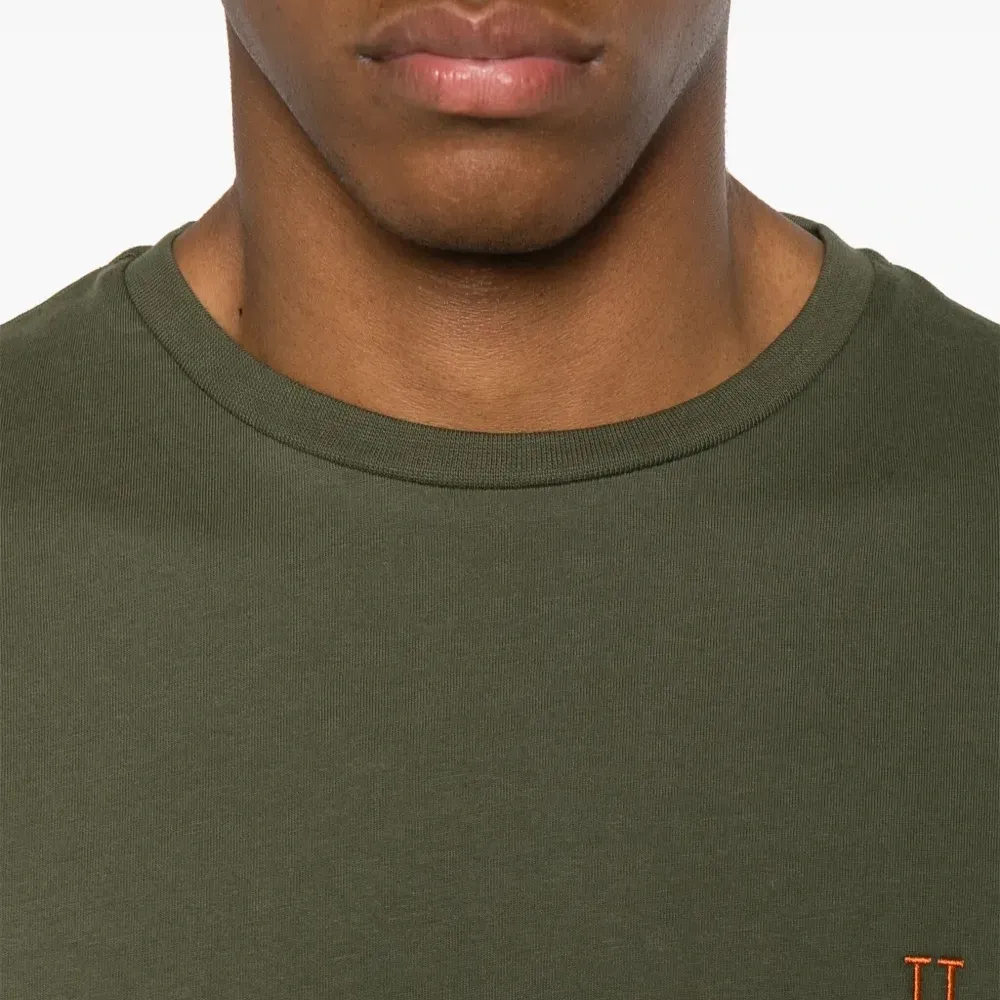 Футболка с круглым вырезом Футболка с круглым вырезом