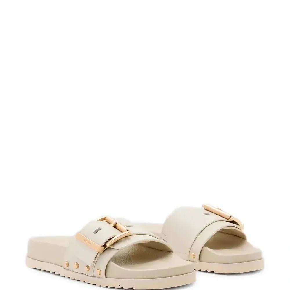 Сандалии на резиновой подошве Сандалии на резиновой подошве