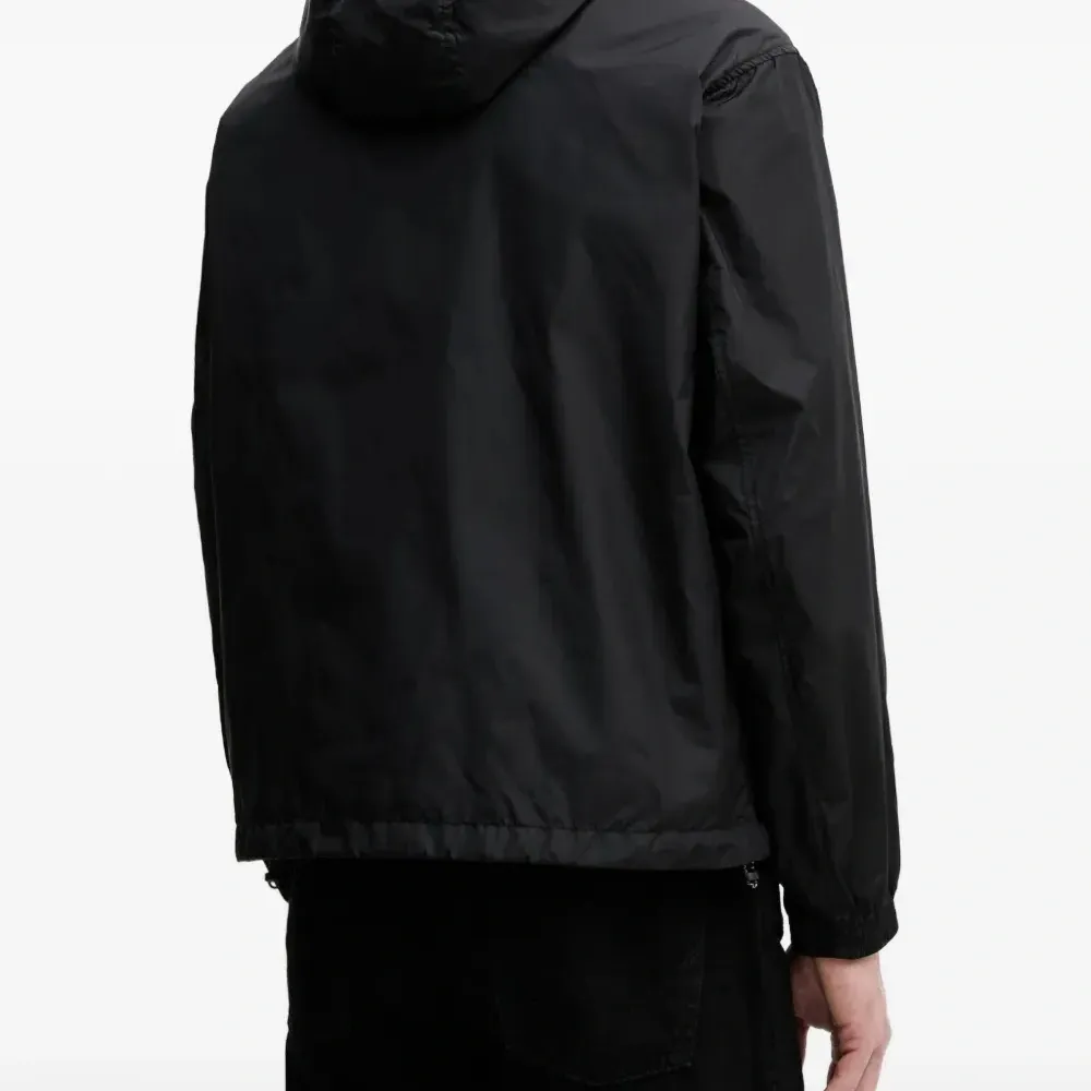 Куртка с капюшоном и нашивкой с логотипом