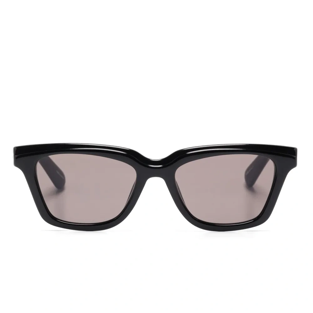 Солнцезащитные очки в квадратной оправе